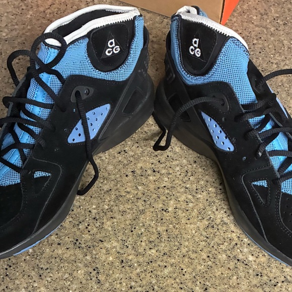 Like New Men’s Nike AIR MOWABB On Running Black and Blue Sneakers. Sz 8 with box - Picture 2 of 4